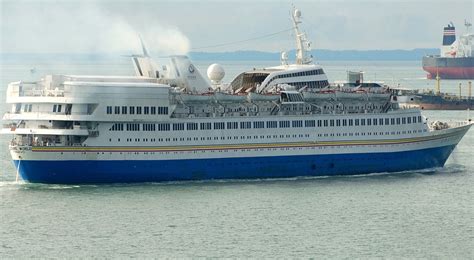 leisure world cruise singapore
